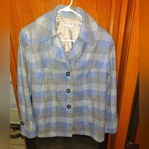 Pendleton Women's Gray and Blue Virgin Wool Checkered Blazer In A Size 16W. EUC